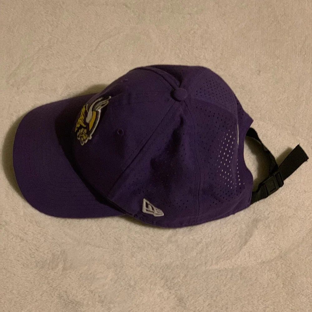 Minnesota Vikings hat - Picture 2 of 8